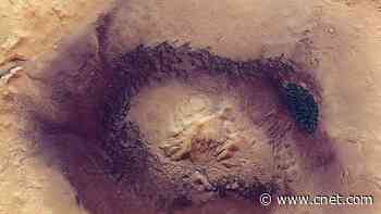 Wild Mars crater's dark dunes will enchant your eyes     - CNET