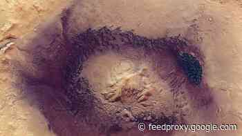 Wild Mars crater's dark dunes will enchant your eyes     - CNET