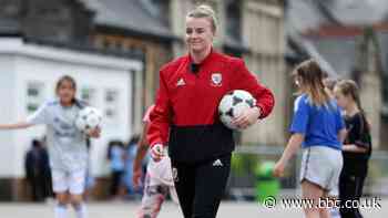 Women's football participation growing in Wales - BBC News