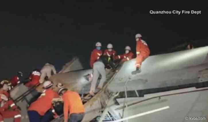 Chinese hotel used to observe virus contacts collapses