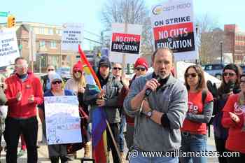 OSSTF president joins striking teachers in Orillia (5 photos) - OrilliaMatters