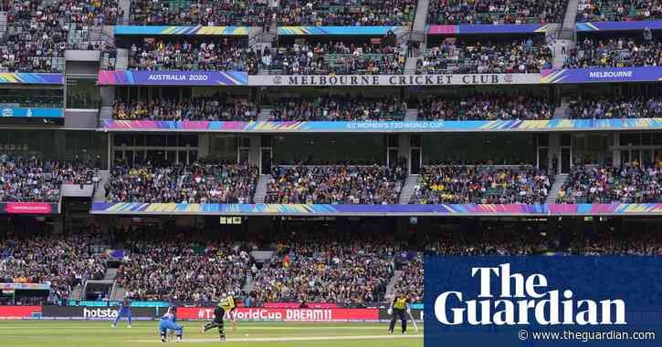 Huge MCG crowd turns up for World T20 final but anger at 'disgusting' TV decision