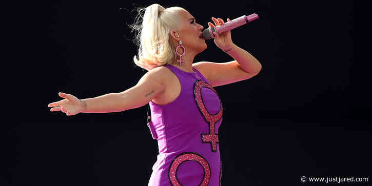Pregnant Katy Perry Performs at ICC Women's T20 Cricket World Cup Final!