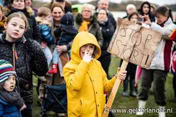 150 demonstranten zetten granulietstorters bij Over de Maas te kijk: ‘De overheid is ons aan het misleiden’