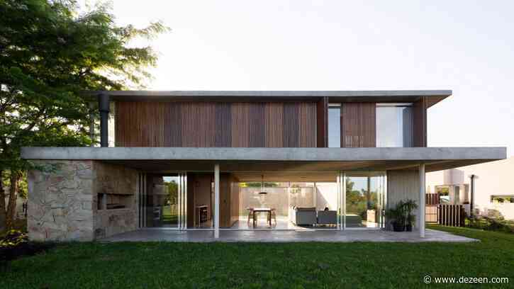 Concrete floor splices House L224 by Felipe Gonzalez Arzac in two
