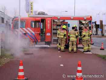 Stoom stijgt op uit rioolput in Ede: oorzaak is kapotte transportleiding