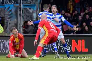 Fans Go Ahead Eagles niet blij met feestende Superboeren: Blummel geraakt door aansteker
