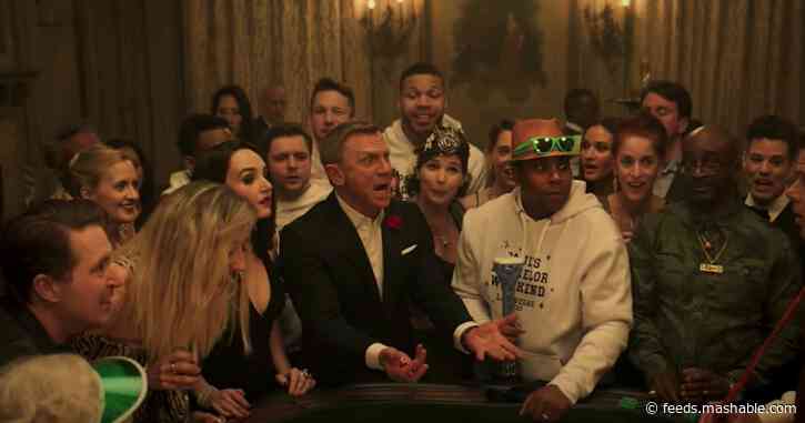 Daniel Craig finally gets to let loose at the craps table as James Bond on 'SNL'