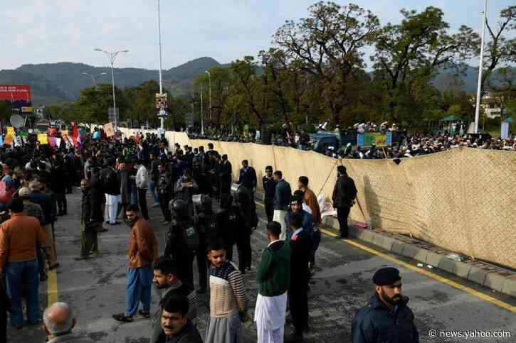 Pakistani Women's Day marchers hit with stones, sticks