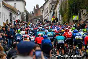 Het peloton koerst, maar virusangst koerst mee
