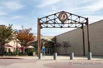 Two dead, including good Samaritan, in shooting outside Deerbrook Mall in Humble