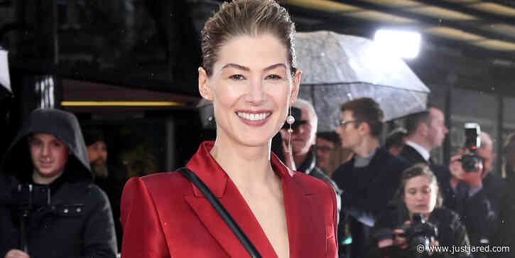 Rosamund Pike Wears One Pearl Earring To 'Radioactive' Premiere in London