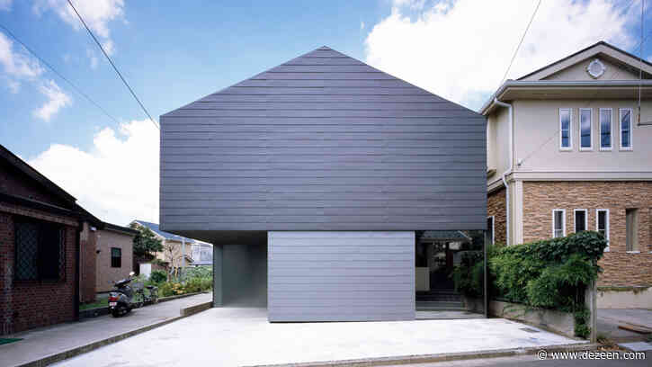 Blank metal facade of Tokyo home hides tree-planted courtyard