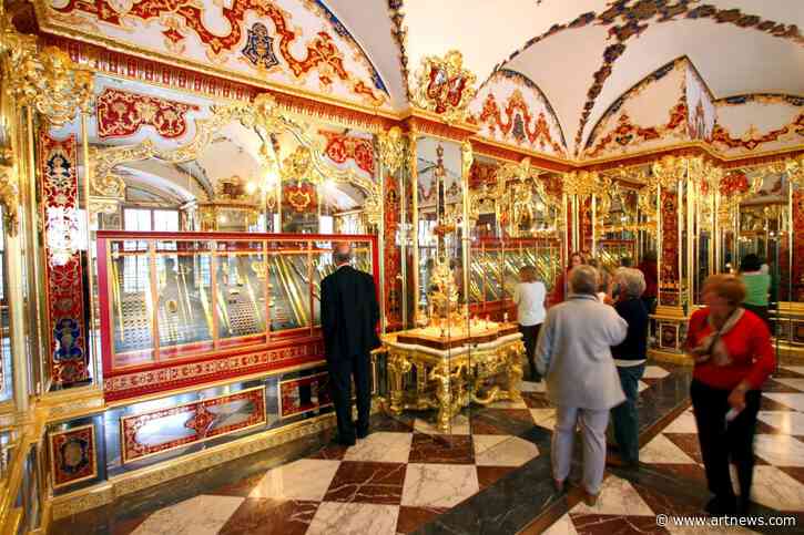 Dresden’s Royal Palace Investigates Guards for Failing to ‘React Adequately’ During Jewelry Theft