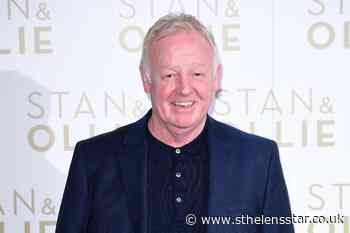 'I met Les Dennis': Twitter prankster inadvertently creates viral meme - St Helens Star