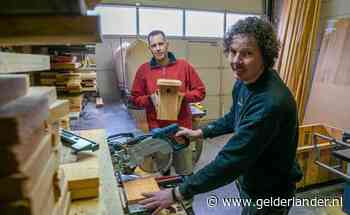 Mark (31) was voorman in de bouw, na heftig ongeluk maakt hij nu vogelhuisjes