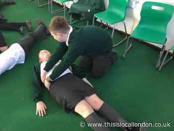 Harlow Schoolkids get Red Cross first aid training