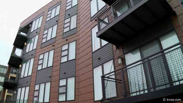 Police: Minnesota mom tosses son from fourth-floor balcony