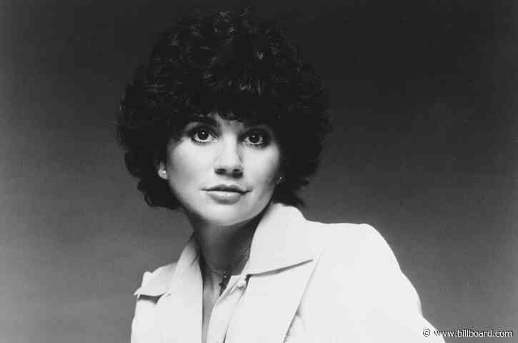 Linda Ronstadt & Collaborators Look Back on ‘Mad Love’ at 40