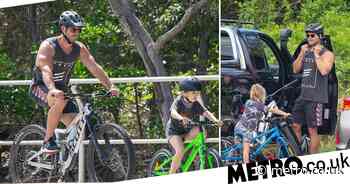 Chris Hemsworth enjoys bike ride with his kids in Byron Bay - Metro.co.uk