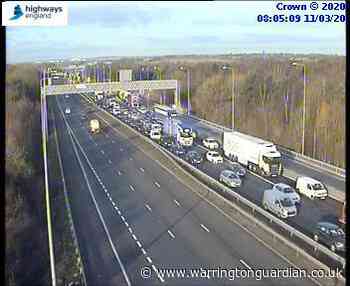 Crash involving three cars on M62 shuts lane