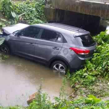 Fiscal Villa Riva sale ileso tras caer su vehículo al río Martín - El Nuevo Diario (República Dominicana)