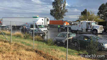 Multi-vehicle crash involving big rig stops traffic on SB Highway 99 in Fresno