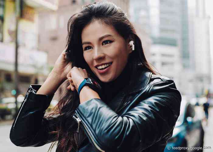 MAD Gaze smartwatch features gesture and finger controls