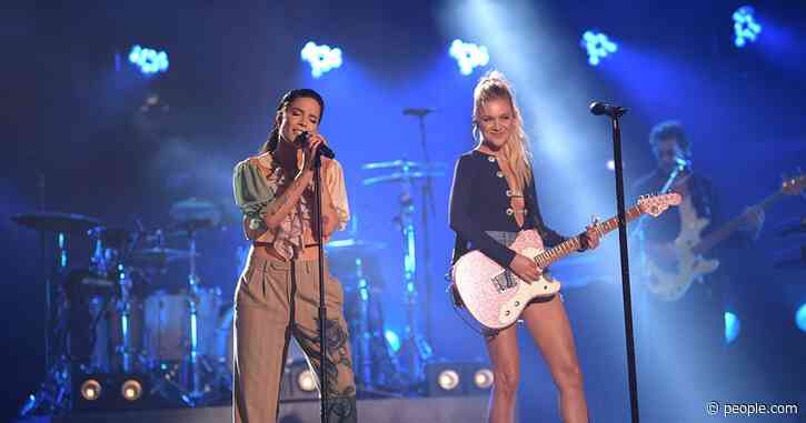 Kelsea Ballerini Teams Up with Pal Halsey for 'Homecoming Queen?' Performance on CMT Crossroads