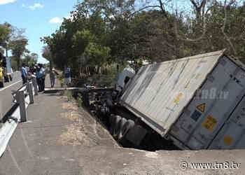 Vivo de milagro tras accidente con cabezal en Ctra. León-Telica - TN8 Nicaragua