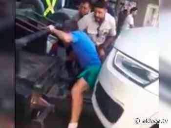 Un hombre de Buenos Aires atacó a inspectores cuando la grúa removía su auto en Córdoba - eldoce