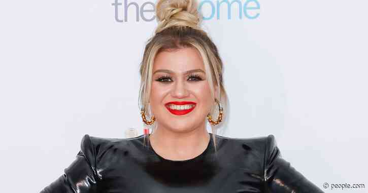 Kelly Clarkson Halts Talk Show Production and Postpones Las Vegas Residency Due to Coronavirus