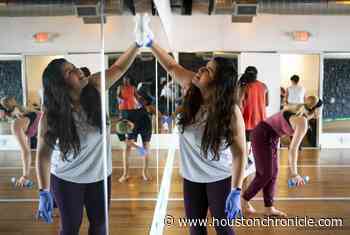 ‘No touching’: Houston gyms ramp up cleanliness in wake of coronavirus pandemic - Houston Chronicle