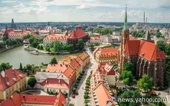 Poland to shut its borders to foreign travellers: PM