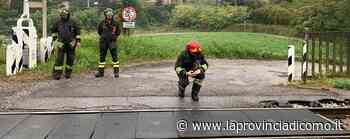 Erba, cede l'asfalto vicino ai binari. Sopralluogo di pompieri e Ferrovienord. - La Provincia di Como