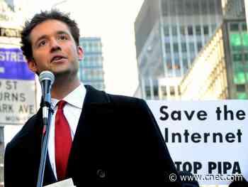 Reddit co-founder Alexis Ohanian bought Times Square billboards about coronavirus     - CNET