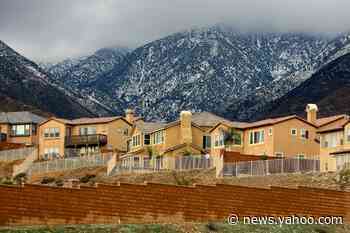 With mortgage rates at record lows, banks and brokers scramble to deal with refinancing rush