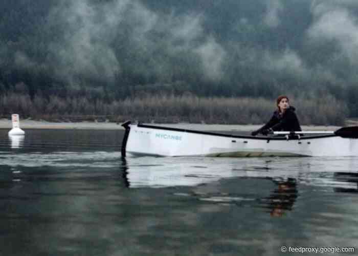 Origami folding canoe “from case to water in 5 minutes”