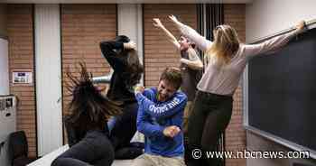 Big 'gram on campus: At USC, students train to become influencers