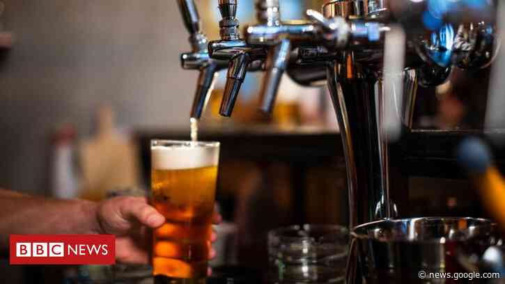 Coronavirus: Pubs asked to close by Irish government - BBC News
