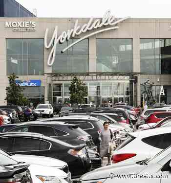 No plan to close Toronto’s malls despite large crowds advisory — not yet anyway - Toronto Star
