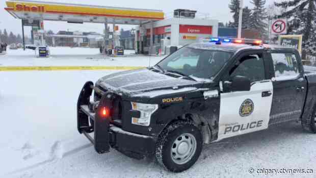 Police locate Dodge Caliber believed involved in southwest Calgary homicide, 3 suspects sought