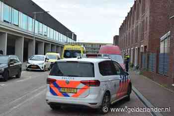 Gewonde bij straatroof in Arnhem-Zuid, dader met mes is voortvluchtig