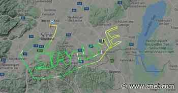 Pilot writes message for world in the sky: 'Stay home'     - Roadshow