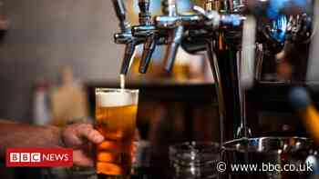 Coronavirus: Pubs asked to close by Irish government