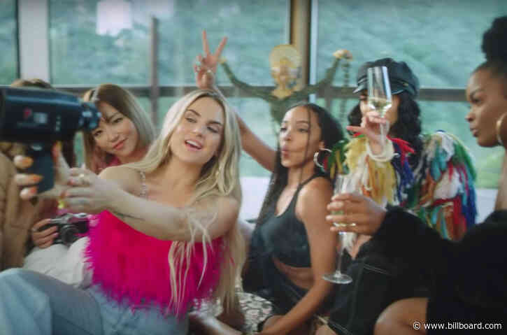 JoJo Gathers Famous Girlfriends Ari Lennox, Tinashe & More for ‘Man’ Music Video