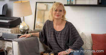 Samantha Mathis, Self-Isolating Downtown
