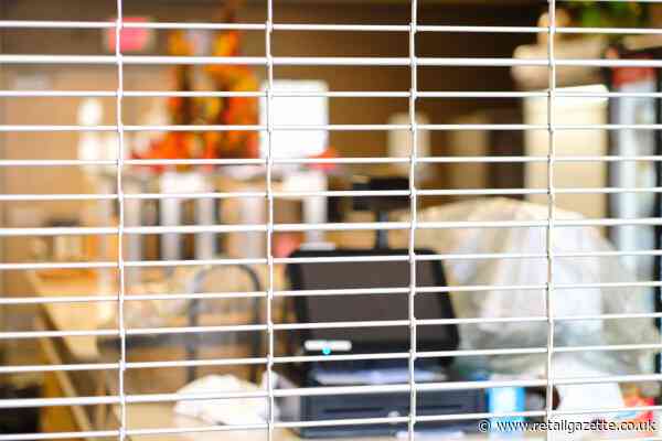 Coronavirus: French lockdown forces store closures