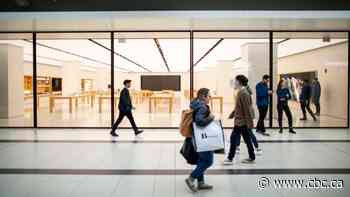 Ontarians call for malls to close as coronavirus continues to spread