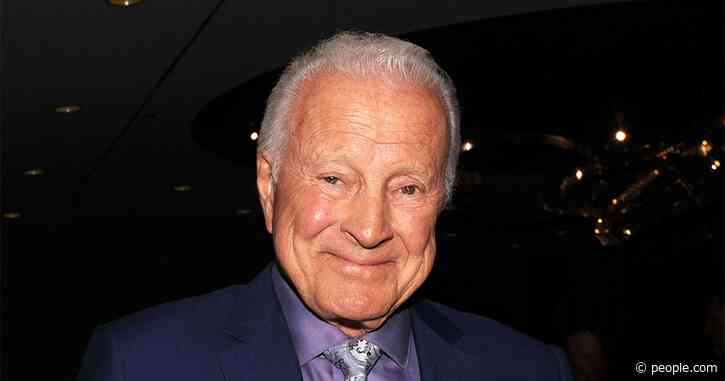 Lyle Waggoner, Star of The Carol Burnett Show, Dead at 84